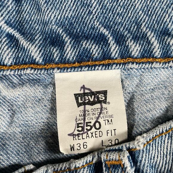 90’s Levi’s 550 Relaxed Fit Light Wash Denim Jeans - Picture 6 of 12